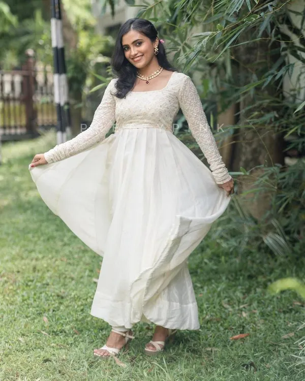 Georgette_Stitched_Anarkali_Gown__(White)