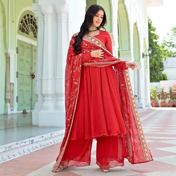 RED_SONAM_KAPOOR