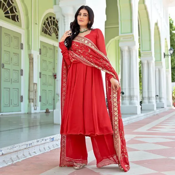 RED_SONAM_KAPOOR