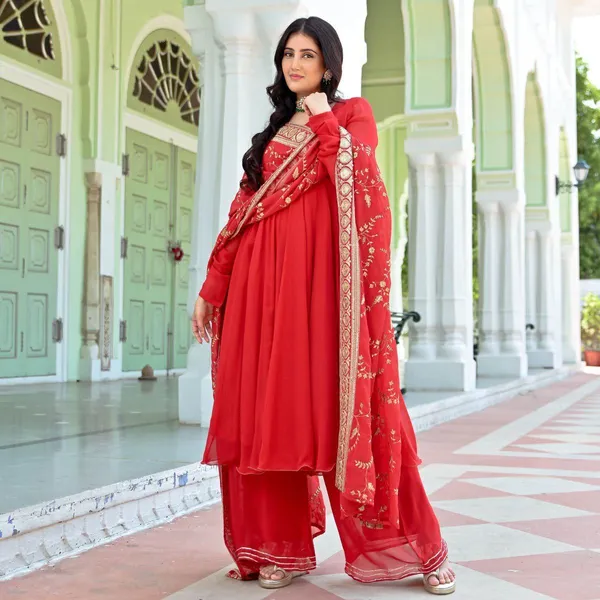 RED_SONAM_KAPOOR