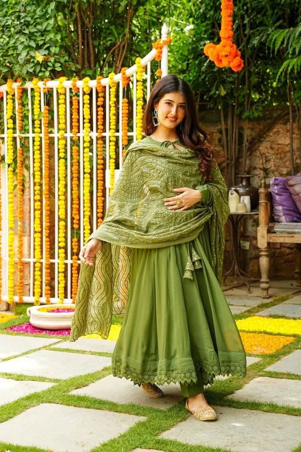 Gown,_Plain_Gown,_Mehndi_Green_Gown,_Indian_Dress,_Designer