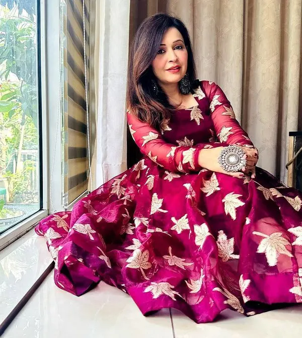 Embroidery_Floral_Printed_Women_Kurta_And_Dupatta_Set