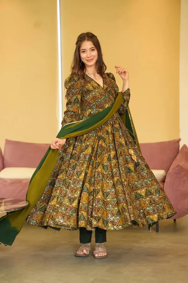 Embriodary_Hand_Printed_Women_Kurta_And_Dupatta_Set_(Green)