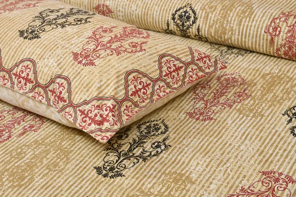 320_TC_Traditional_Floral_Pure_100%_Cotton_King_Size_Flat_BedSheet_(108x108_Inches)
