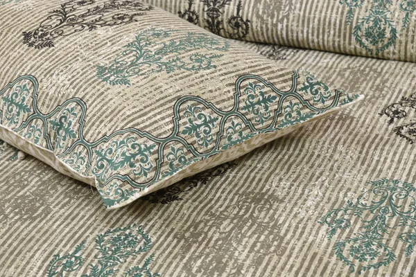 320_TC_Traditional_Floral_Pure_100%_Cotton_King_Size_Flat_BedSheet_(108x108_Inches)