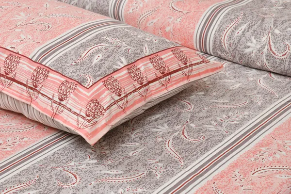 320_TC_Traditional_Floral_Pure_100%_Cotton_King_Size__Fitted_and_Flat_BedSheet(80x76_Inches)