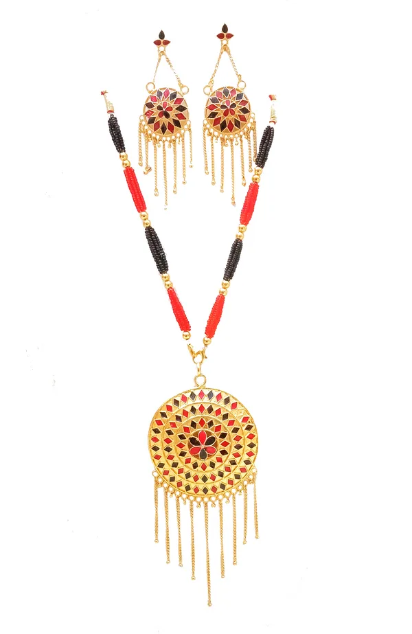 Assamese_Traditional_Gold_Plated_Red_Black_Meenakari_Japi_Tassel_Jewellery_Set_For_Women