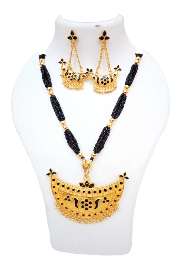 Assamese_Traditional_Gold_Plated_Black_Colour_Joonbiri_Tassel_Set_For_Women