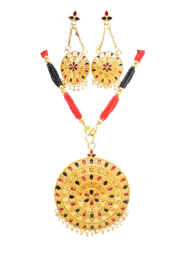 Assamese_Traditional_Gold_Plated_Red_Black_Japi_Tassel_Jewellery_Set_For_Women