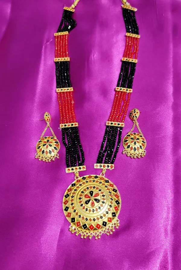 Assamese_Traditional_Gold_Plated_Copper_Based_Red_Black_Japi_Tassel_Jewellery_Set_For_Women_&_Girls