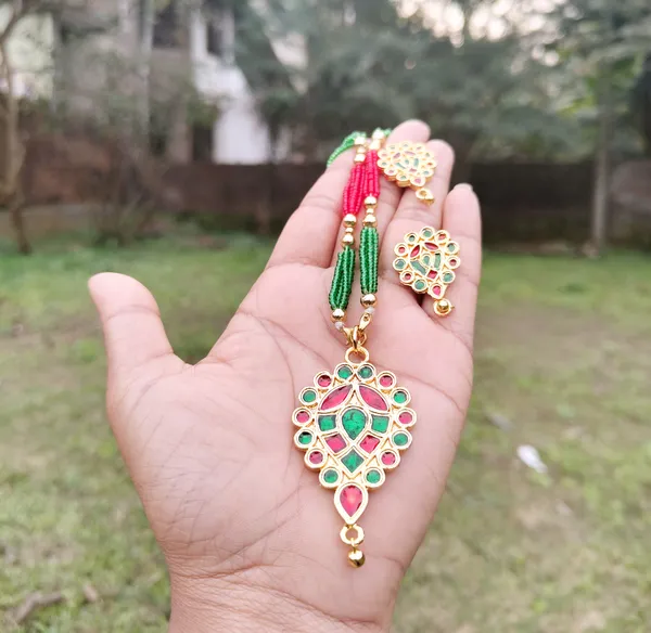 Assamese_Traditional_Red_Green_Meenakari_Dugdugi_Tassel_Jewellery_Set_For_Women