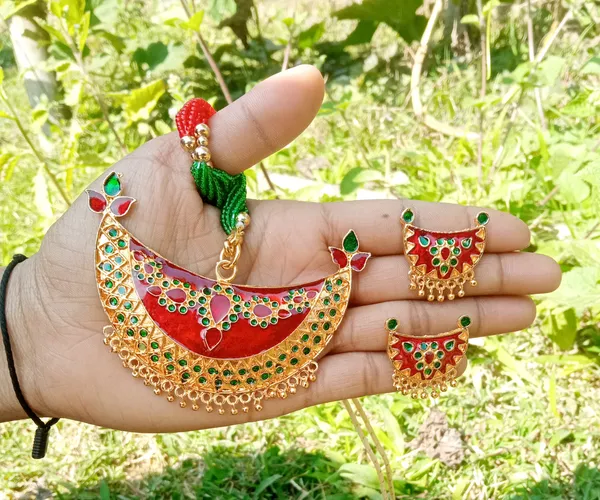 Assamese_Traditional_Gold_Plated_Red_Green_Meenakari_Junbiri_Tassel_Jewellery_Set_For_Women