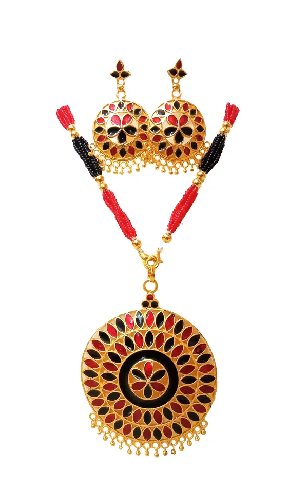 Assamese_Traditional_Gold_Plated_Red_Black_Meenakari_Japi_Tassel_Jewellery_Set_For_Women