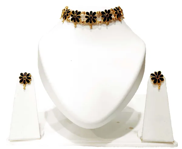 Assamese_Traditional_Gold_Plated_Black_Colour_Golpata_Necklace_Set_For_Girls_&_Women