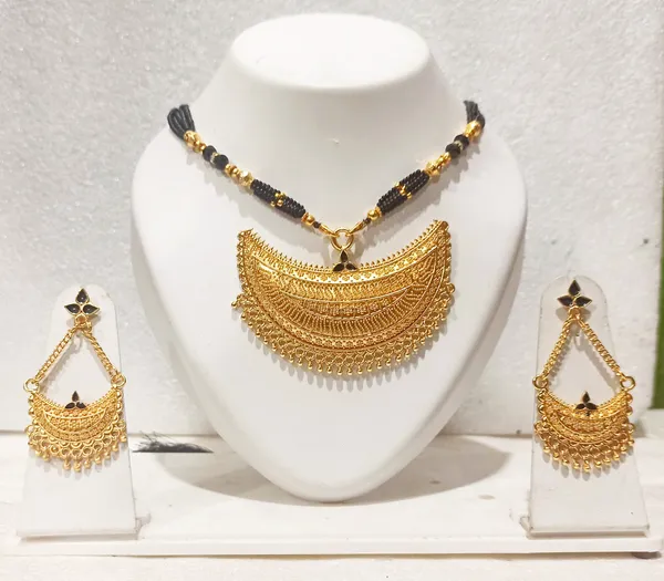Assamese_Traditional_Gold_Plated_Black_Colour_Zubiri_Tassel_Jewellery_Set_For_Girls_&_Women