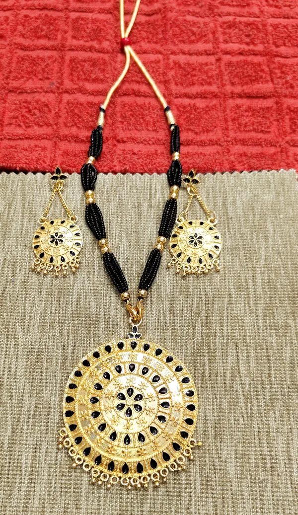 Assamese_Traditional_Black_Meenakari_Japi_Jewellery_Set