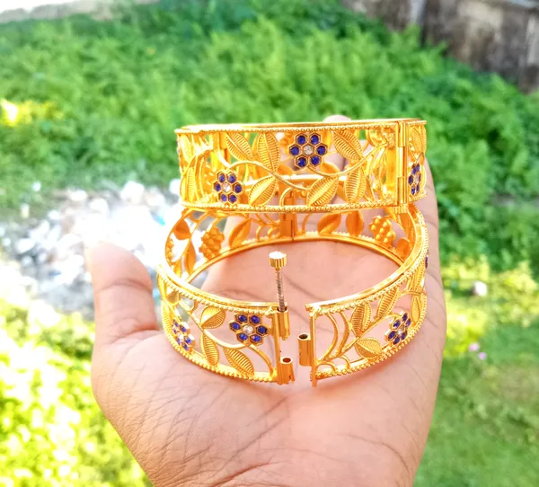Assamese_traditional_blue__meenakari_bangle__set