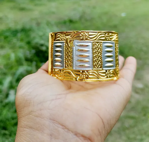 Assamese_traditional_coper_based_gold_plated_silver_colour_muthi_kharu/_bangle_for_women_&_girls_(pack_of_1)