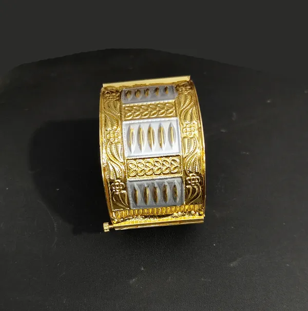 Assamese_traditional_coper_based_gold_plated_silver_colour_muthi_kharu/_bangle_for_women_&_girls_(pack_of_1)