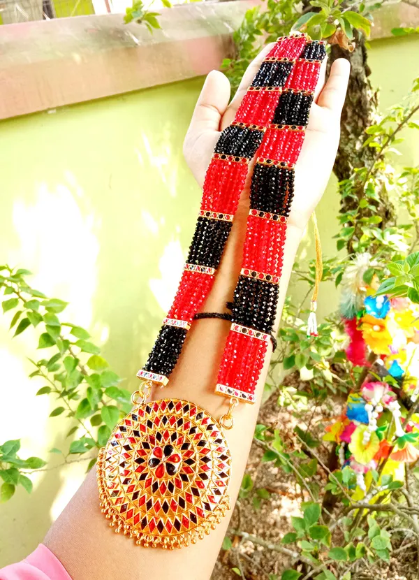Assamese_Traditional_Gold_Plated_Red_Black_Meenakari_Japi_Tassel_Jewellery_Set_For_Women