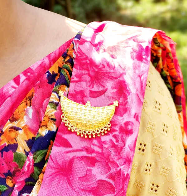 Assamese_Traditional_Junbiri_Brooch_Pin_/_Saree_Pin