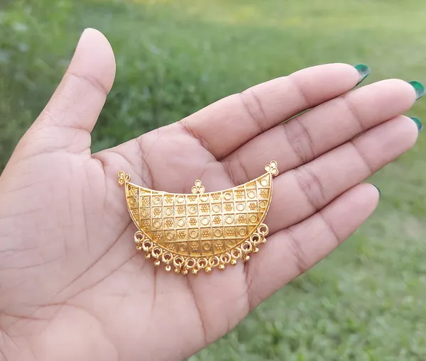 Assamese_Traditional_Junbiri_Brooch_Pin_/_Saree_Pin
