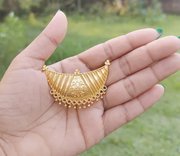 Assamese_Traditional_Junbiri_Brooch_Pin_/_Saree_Pin