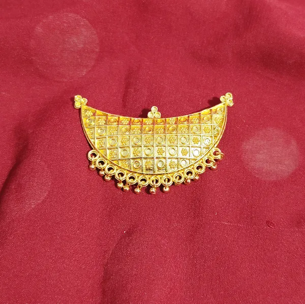 Assamese_Traditional_Junbiri_Brooch_Pin_/_Saree_Pin