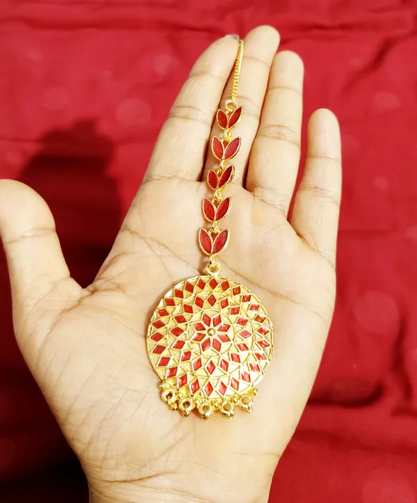 Assamese_Traditional_Red_Meenakari_Japi_Maang_Tika