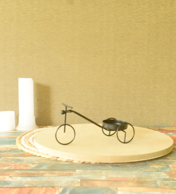 Small_Black_Cycle_With_White_Planters