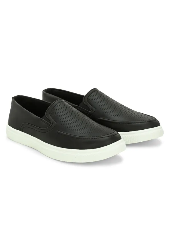 Men_Textured_Lightweight_Slip-On_Sneakers