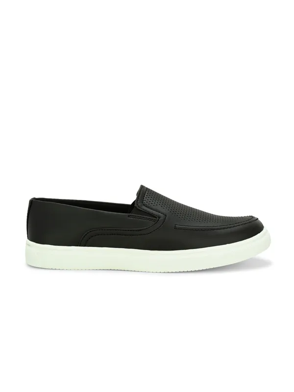 Men_Textured_Lightweight_Slip-On_Sneakers