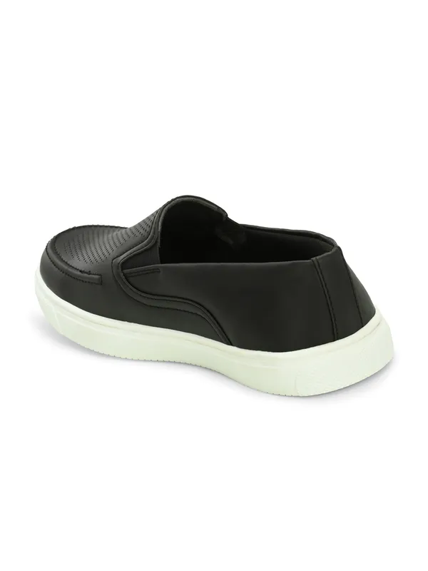 Men_Textured_Lightweight_Slip-On_Sneakers