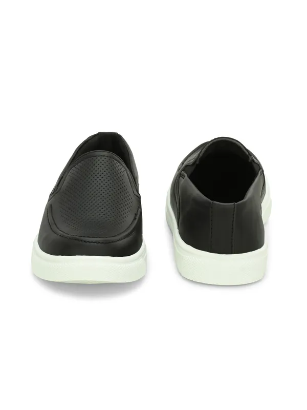 Men_Textured_Lightweight_Slip-On_Sneakers