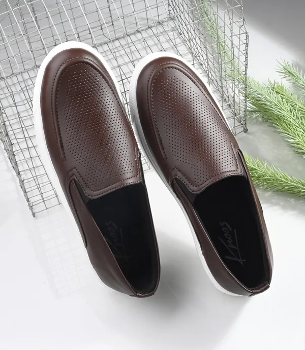 Men_Textured_Lightweight_Comfort_Insole_Slip-On_Sneakers
