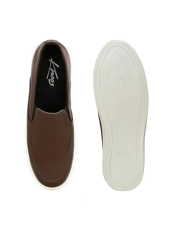 Men_Textured_Lightweight_Comfort_Insole_Slip-On_Sneakers