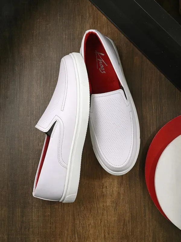 Men_Perforations_Lightweight_Comfort_Insole_Slip-On_Sneakers