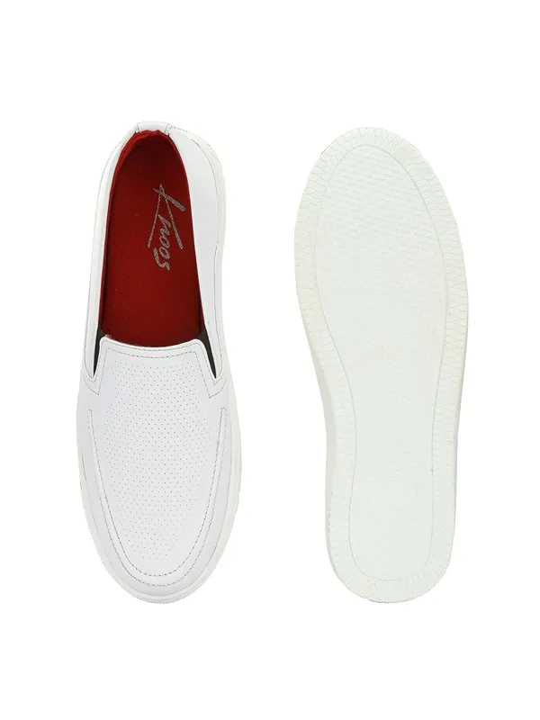 Men_Perforations_Lightweight_Comfort_Insole_Slip-On_Sneakers