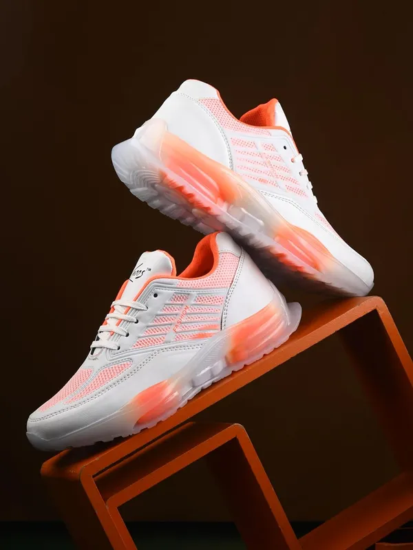 Men_Colourblocked_Round_Toe_Lightweight_Sneakers