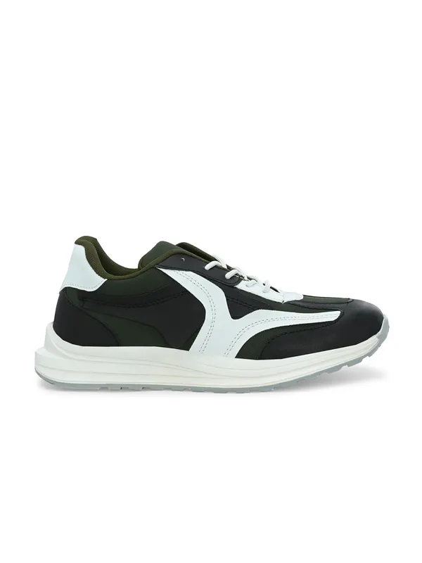 Men_Colourblocked_Water_Repellent_Upper_Sneakers