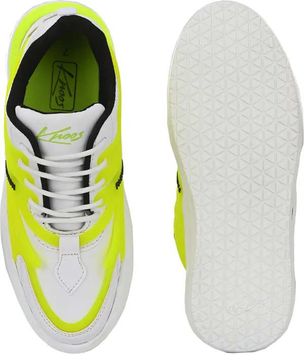 Men_Colourblocked_Lightweight_Padded_Insole_Basics_Sneakers