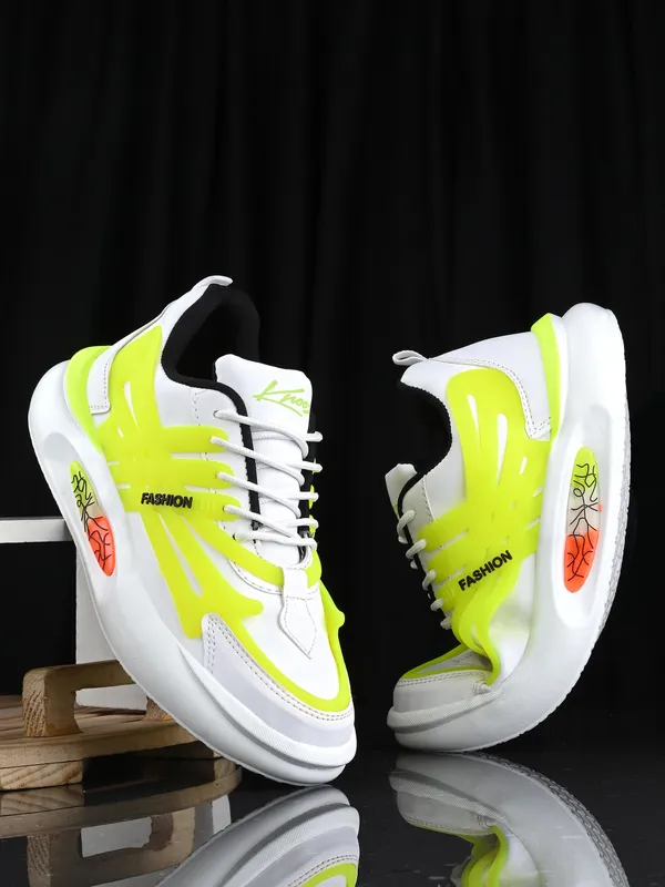 Men_Colourblocked_Lightweight_Padded_Insole_Basics_Sneakers
