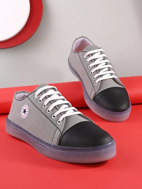Men_Colourblocked_Padded_Insole_Basics_Canvas_Sneakers