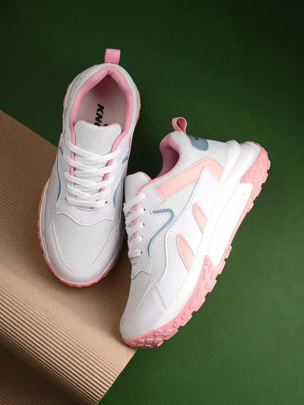 Women_Perforations_Lightweight_Sneakers