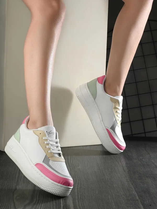 Women_Colourblocked_Water_Repellent_Upper_Sneakers