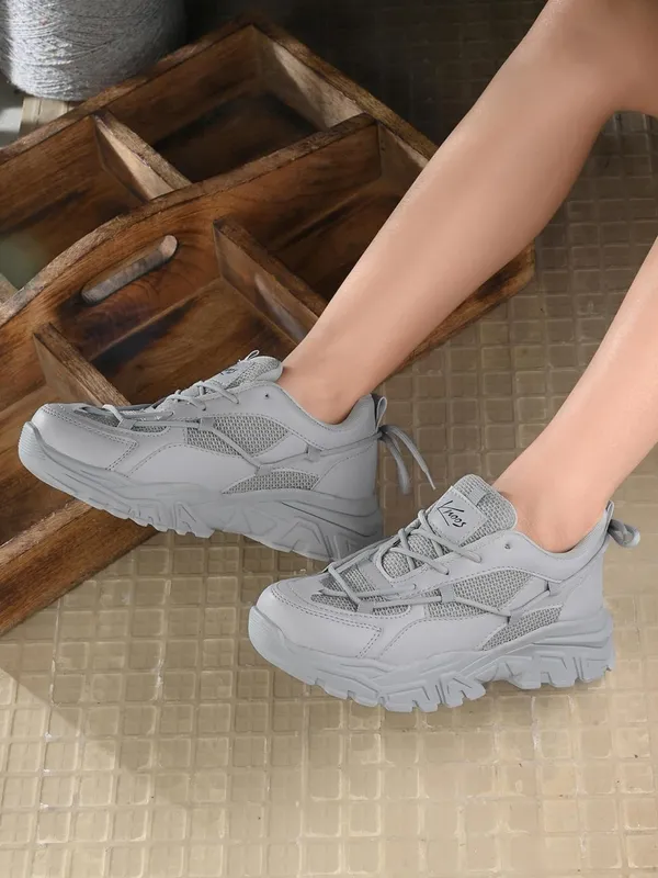 Women_Round_Toe_Water_Repellent_Upper_Mesh_Sneakers