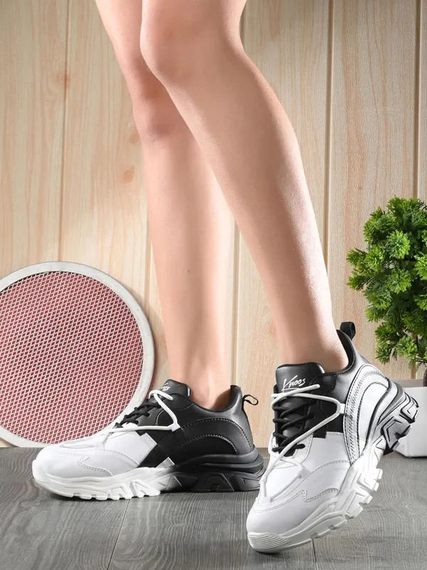 Women_Colourblocked_Water_Repellent_Upper_Sneakers