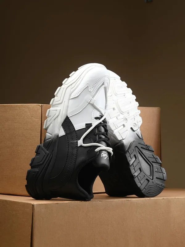 Women_Colourblocked_Water_Repellent_Upper_Sneakers