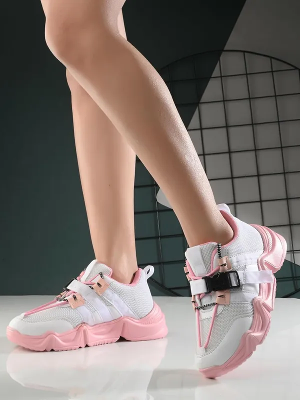 Women_Colourblocked_Round_Toe_Water_Repellent_Upper_Mesh_Sneakers
