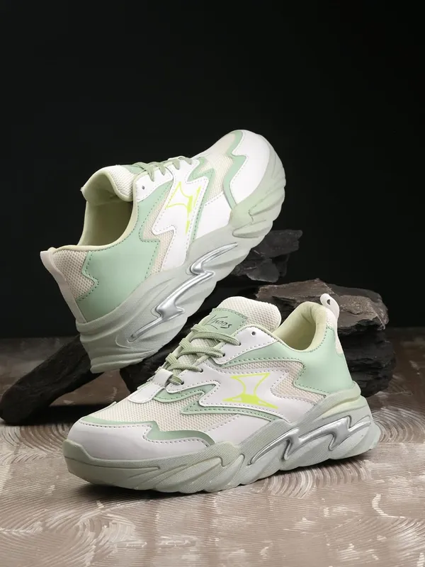 Women_Colourblocked_Water_Repellent_Upper_Sneakers